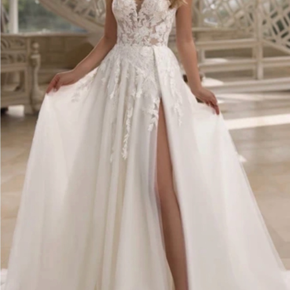 NEW! Elegant White Lace A-Line Dress with High Slit